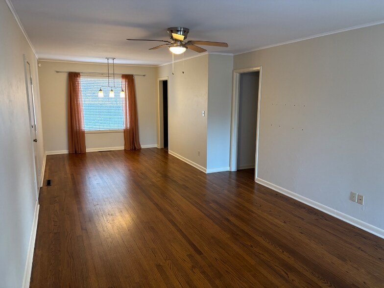 Building Photo - 2025 Mattern Dr