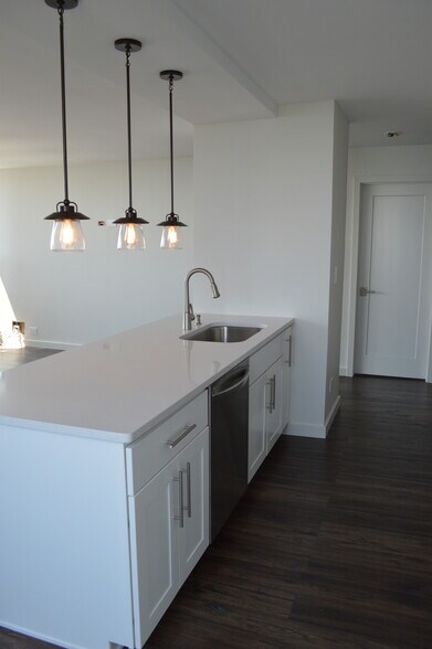 Building Photo - 5100 N Marine Dr