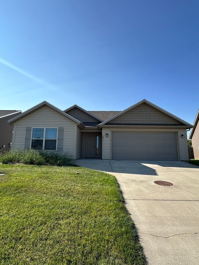 Building Photo - Lovely 3bdrm Home!