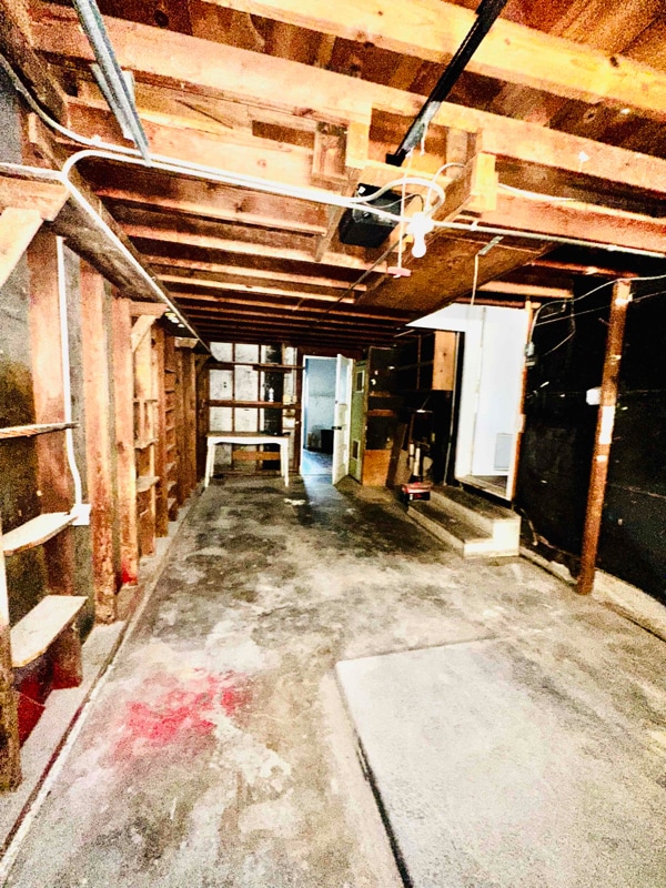 Building Photo - 1211 NW Logan Ave