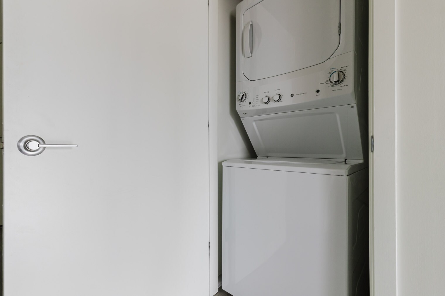 Building Photo - 343 W Schiller St