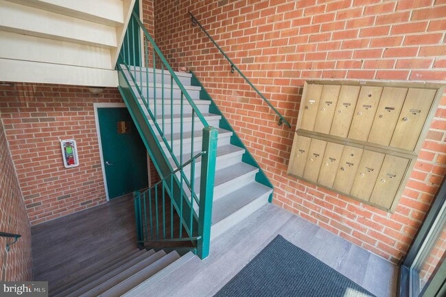 Building Photo - 803 College Ln
