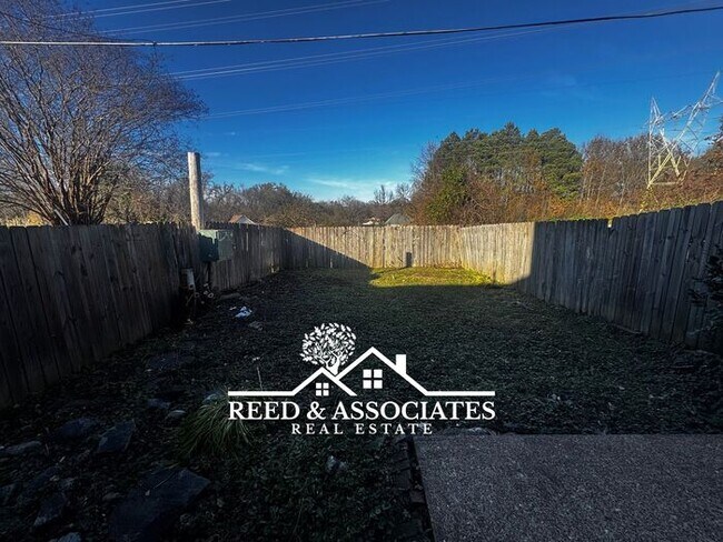 Building Photo - 2 Bedroom Town Home Located in Quiet Bartlett Neighborhood!