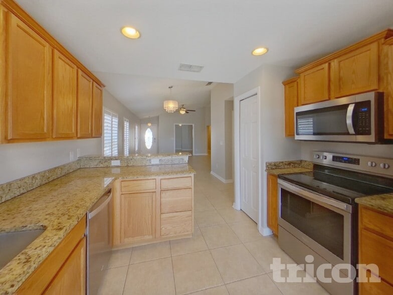 Building Photo - 10109 37th Ct E