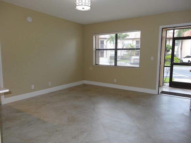 Building Photo - 7091 Golf Colony Ct
