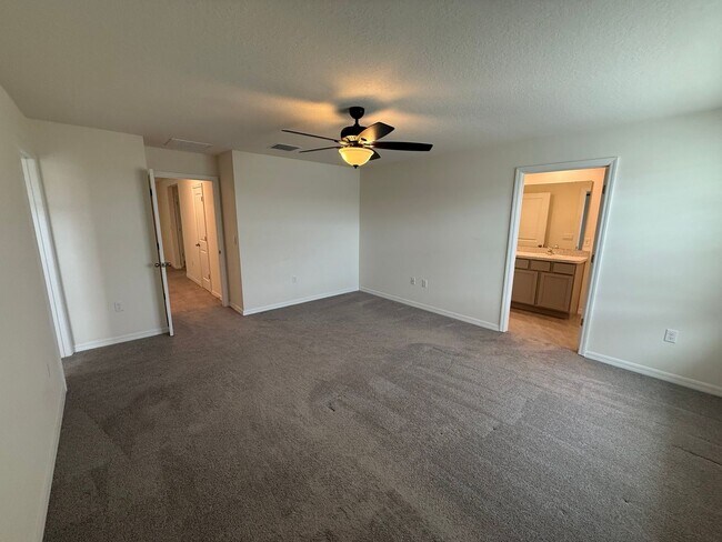 Building Photo - Newly built 3 bedroom home in a quiet Cul-...