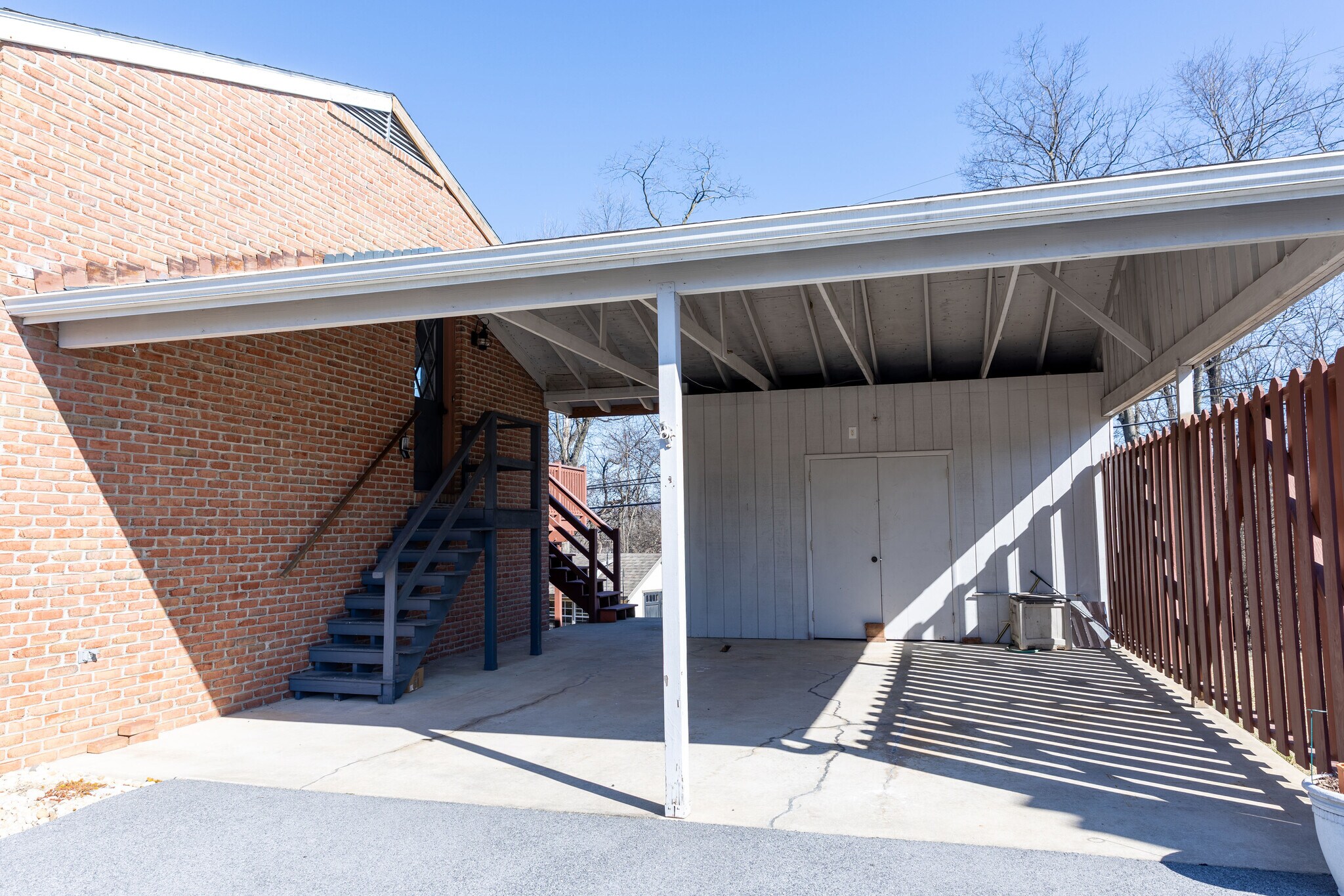 Building Photo - 412 Kingswood Ter