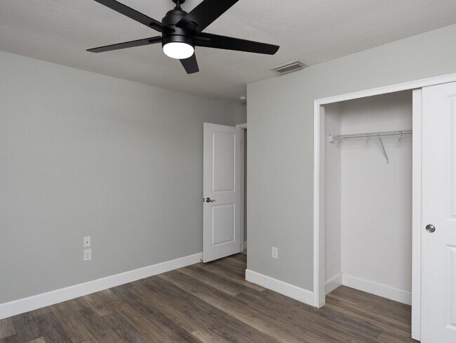 Building Photo - 153 Hourglass Dr