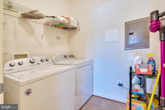 Building Photo - 8609 Wintergreen Ct