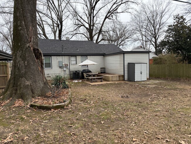 Building Photo - 1159 Echles St