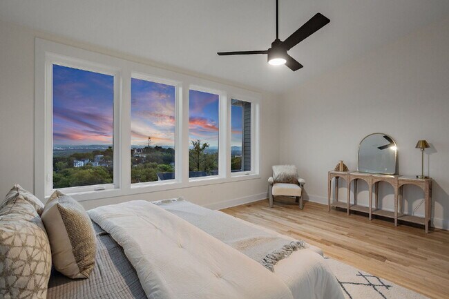 Building Photo - "Spacious 4-Bed, 4-Bath Gem in Nashville -...