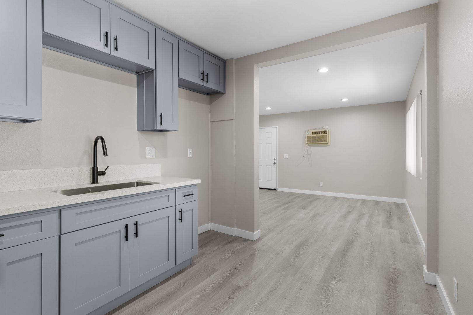 Building Photo - 113 S Lillie Ave