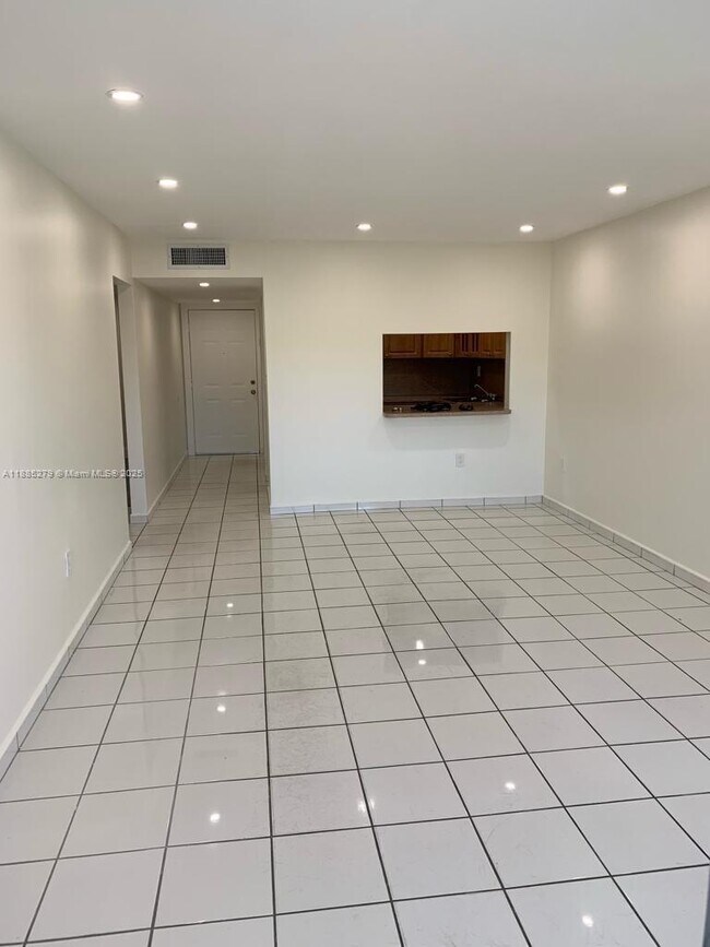 Building Photo - 1555 W 44th Pl
