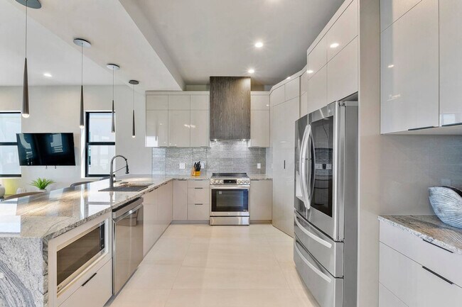 Building Photo - 99 Seaside Ave