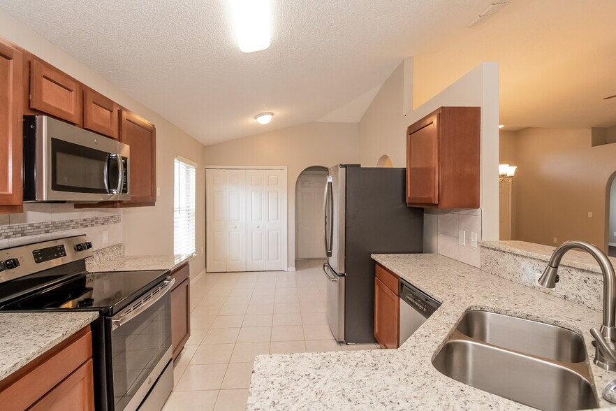 Building Photo - 7390 Overland Park Blvd