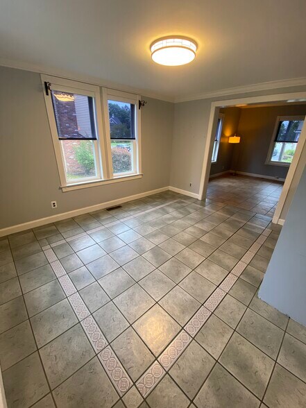 Dining Area - 221 Dickinson Rd