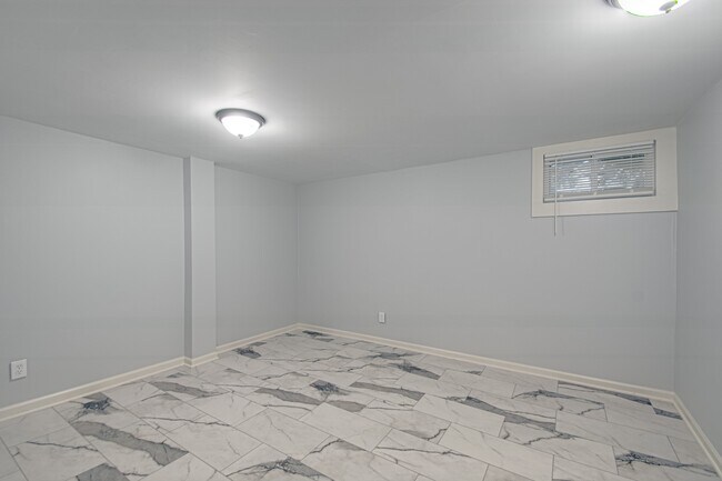 Building Photo - 9411 Fairwood Dr