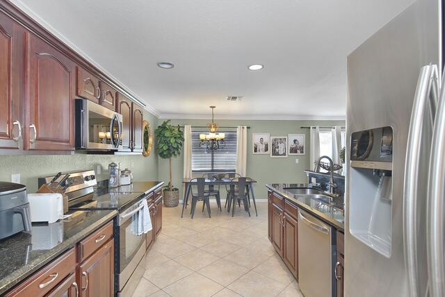 Building Photo - 2883 SW Cape Breton Dr