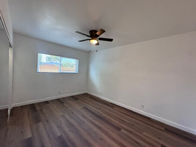 Building Photo - Charming 3-Bedroom Home with 2-Car Garage & Driveway Parking in North Long Beach