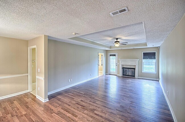 Building Photo - 123 Bordeaux Ln