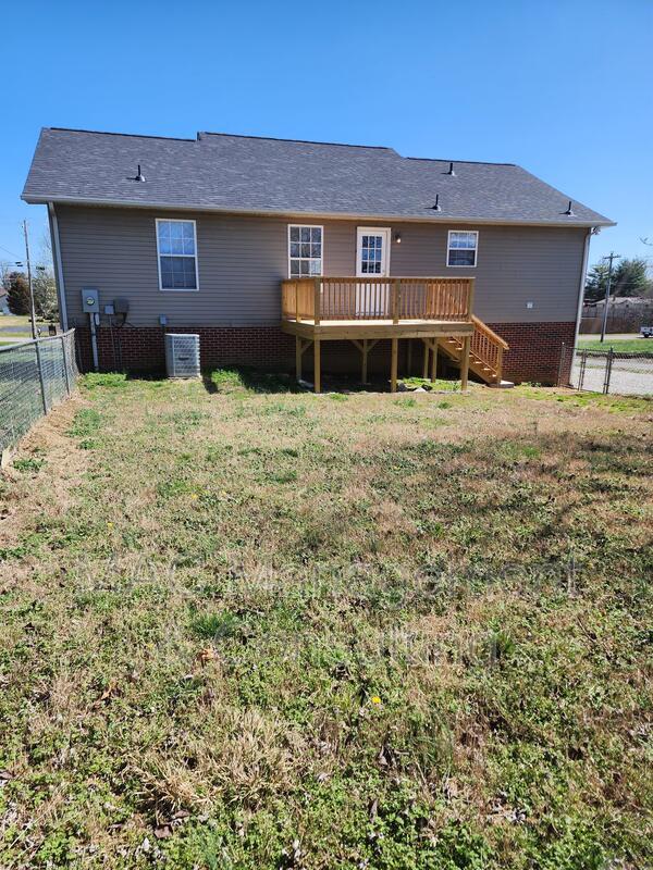 Building Photo - 143 W Gate Dr