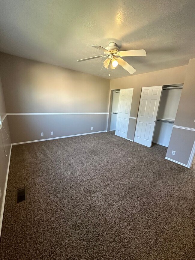 Building Photo - Must See!! 4 bedrooms 2 baths house in Lay...