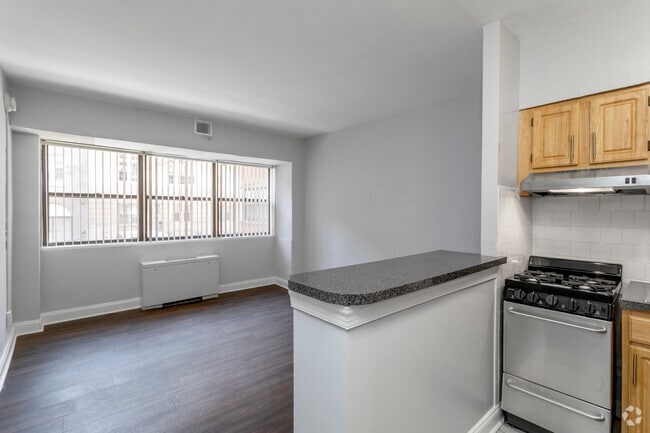 Studio - 330 SF - Hilltop House