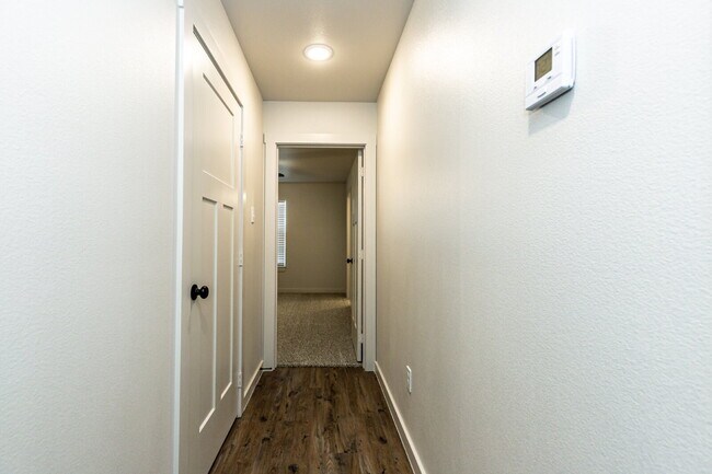 Building Photo - Like-New Modern Townhomes in Cooper ISD!