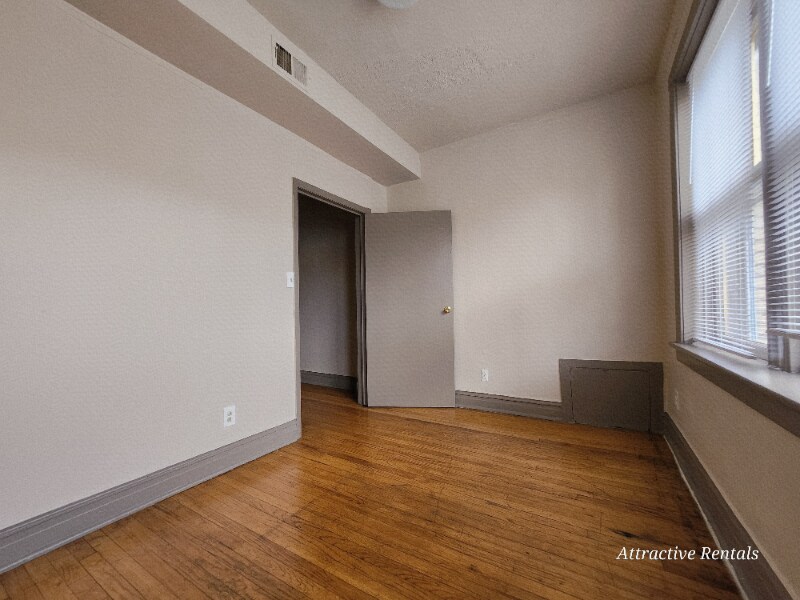 Building Photo - 1160 S Mason Ave