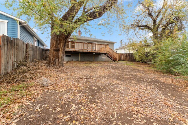 Building Photo - Close to UNR and Downtown!