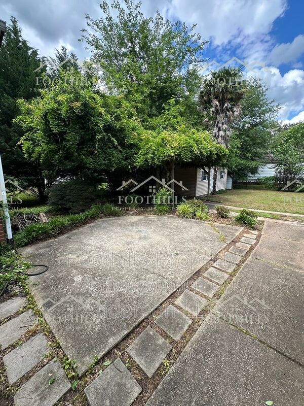 Building Photo - 220 Moultrie Square