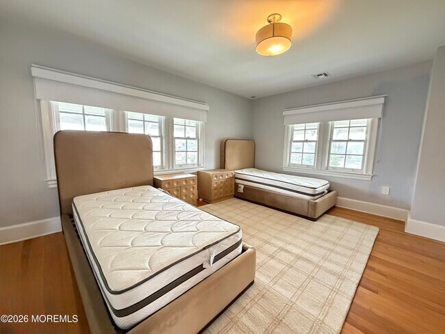 Building Photo - 125 Cedar Ave