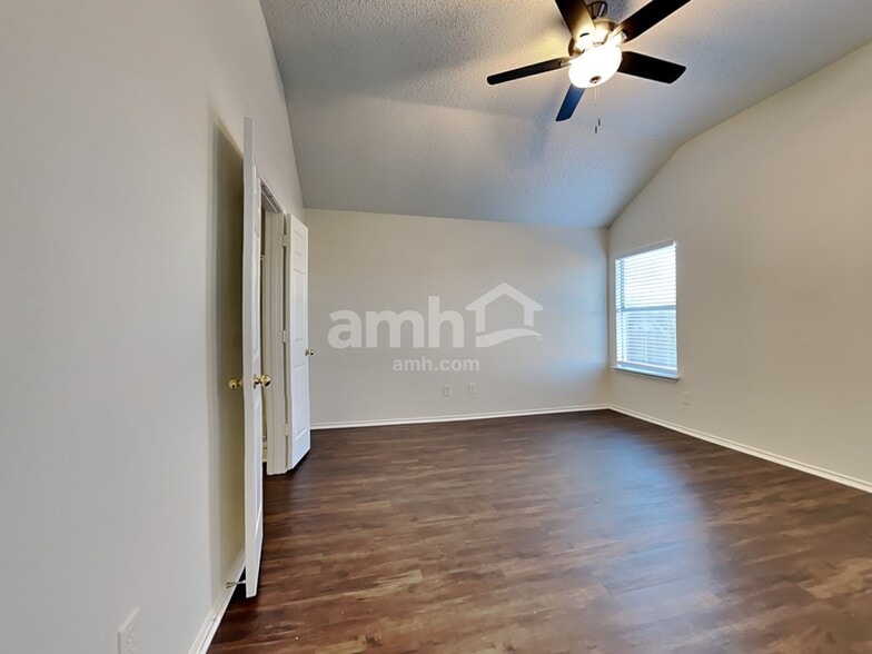 Building Photo - 8629 Garden Springs Dr