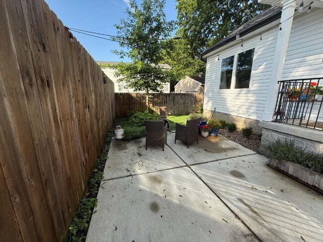 Building Photo - Secluced 800 Sq Ft 1-Bed Gem in Nashville’...
