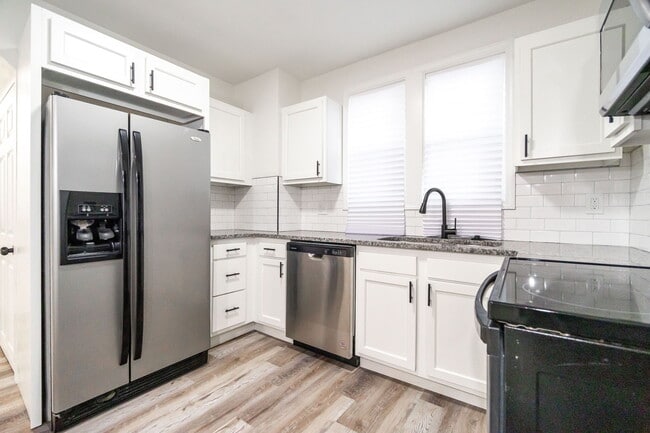 Building Photo - 210 Brehl Ave