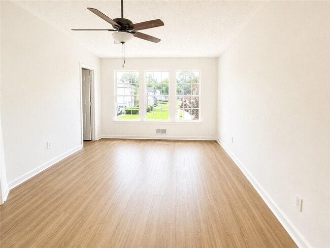 Building Photo - 2095 Glynmoore Dr
