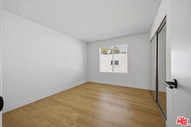 Building Photo - 1352 S Carmelina Ave