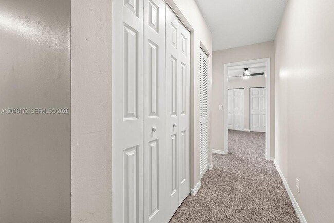 Building Photo - 1542 N Lawnwood Cir