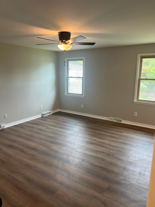 Building Photo - 109 Mangrum Dr