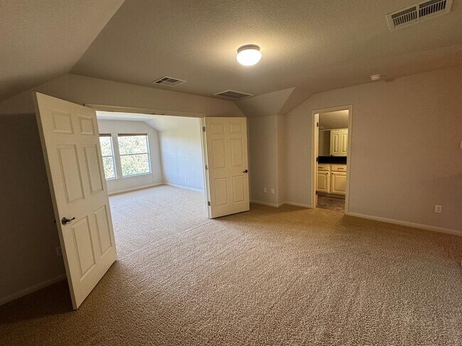 Building Photo - 9820 Savannah Ridge Dr