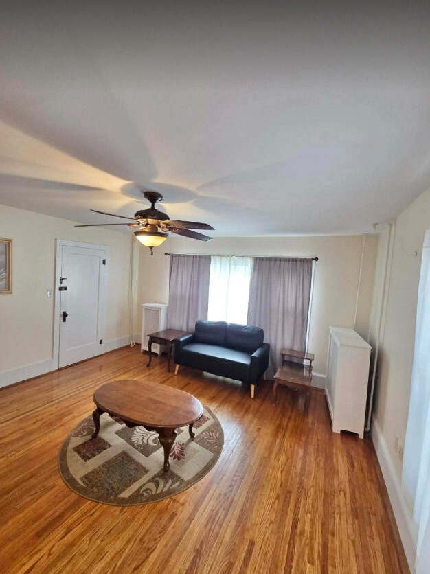 Building Photo - 986 Ash St