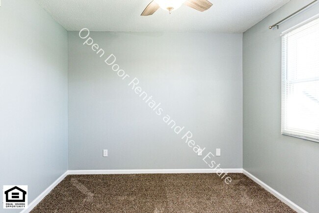 Building Photo - 8218 Fountainhead Dr