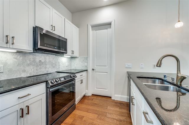 Building Photo - 5916 Hudson St