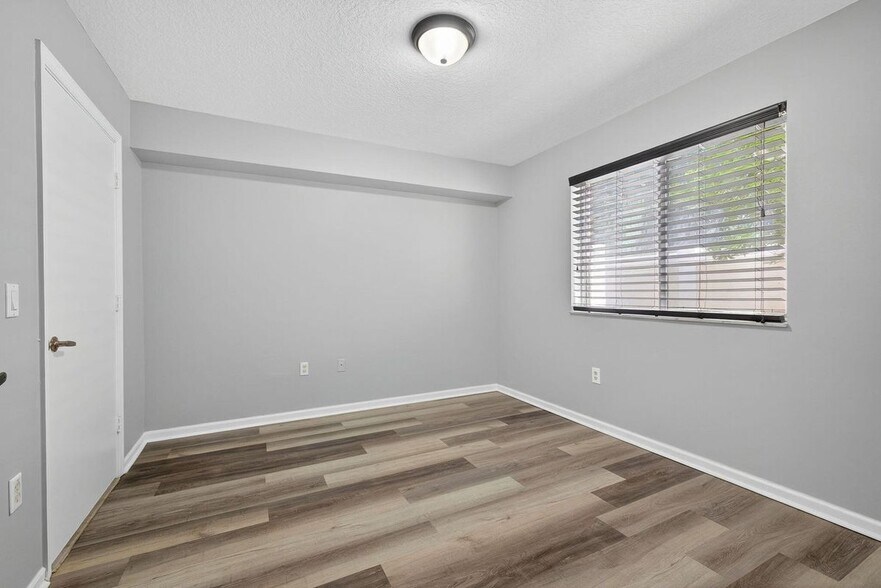 Building Photo - 3770 N Jog Rd