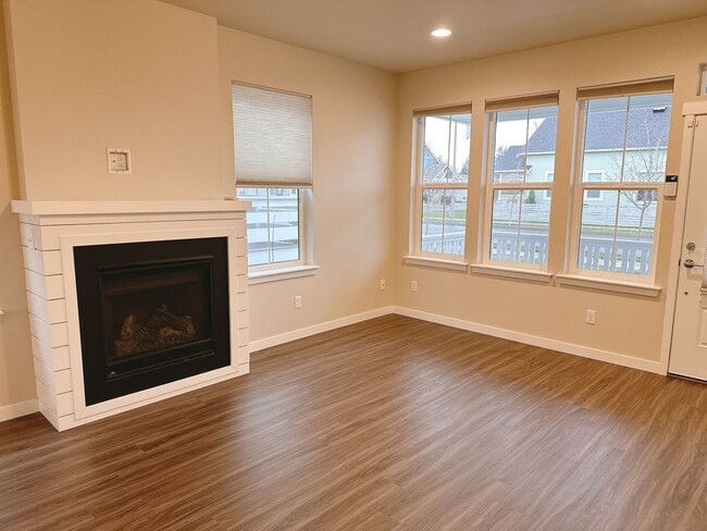 Building Photo - Lease Takeover on a 3bdrm/2.5 bath cottage...