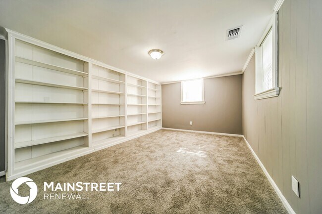 Building Photo - 364 King Arthur Ct