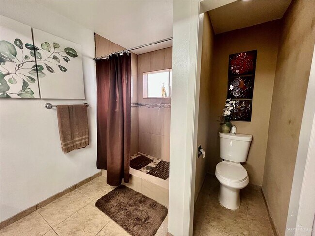 Building Photo - 2700 Parker Ln