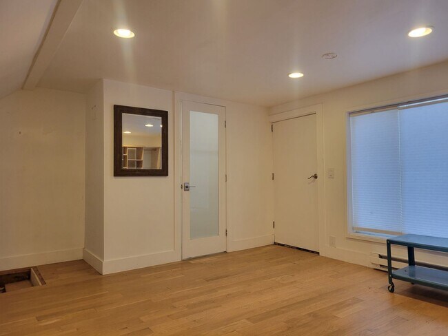 Building Photo - Charming 1910 Craftsman in the Heart of Do...