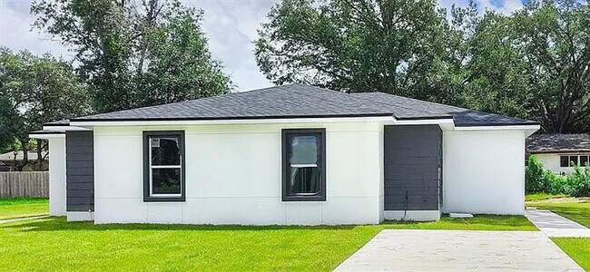 Building Photo - 2261 Florida Dr