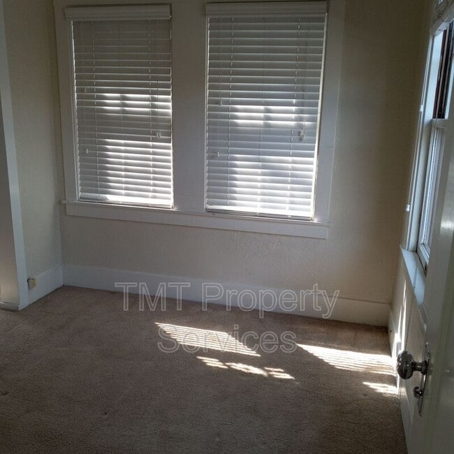 Building Photo - 1019 H St